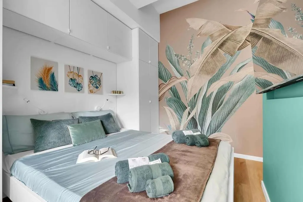 ミラノHouse In Fashion - Flat Near Navigli, Tortona & Duomo Areaアパートメント アパート