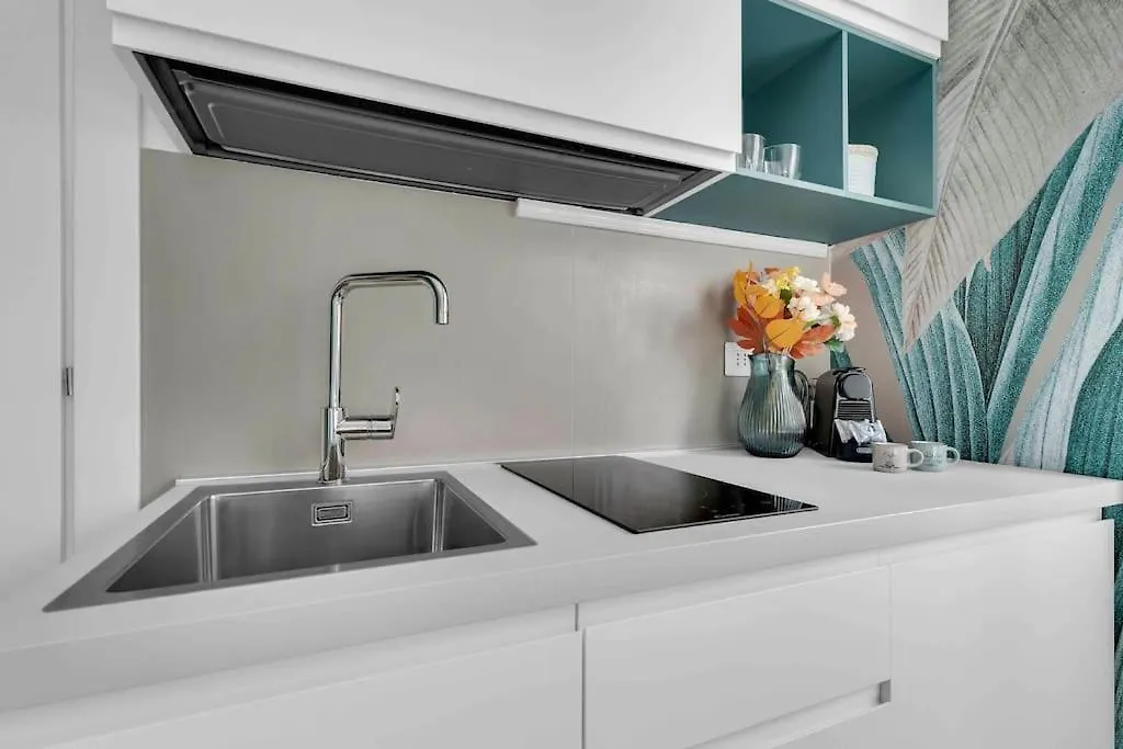 ミラノHouse In Fashion - Flat Near Navigli, Tortona & Duomo Areaアパートメント イタリア
